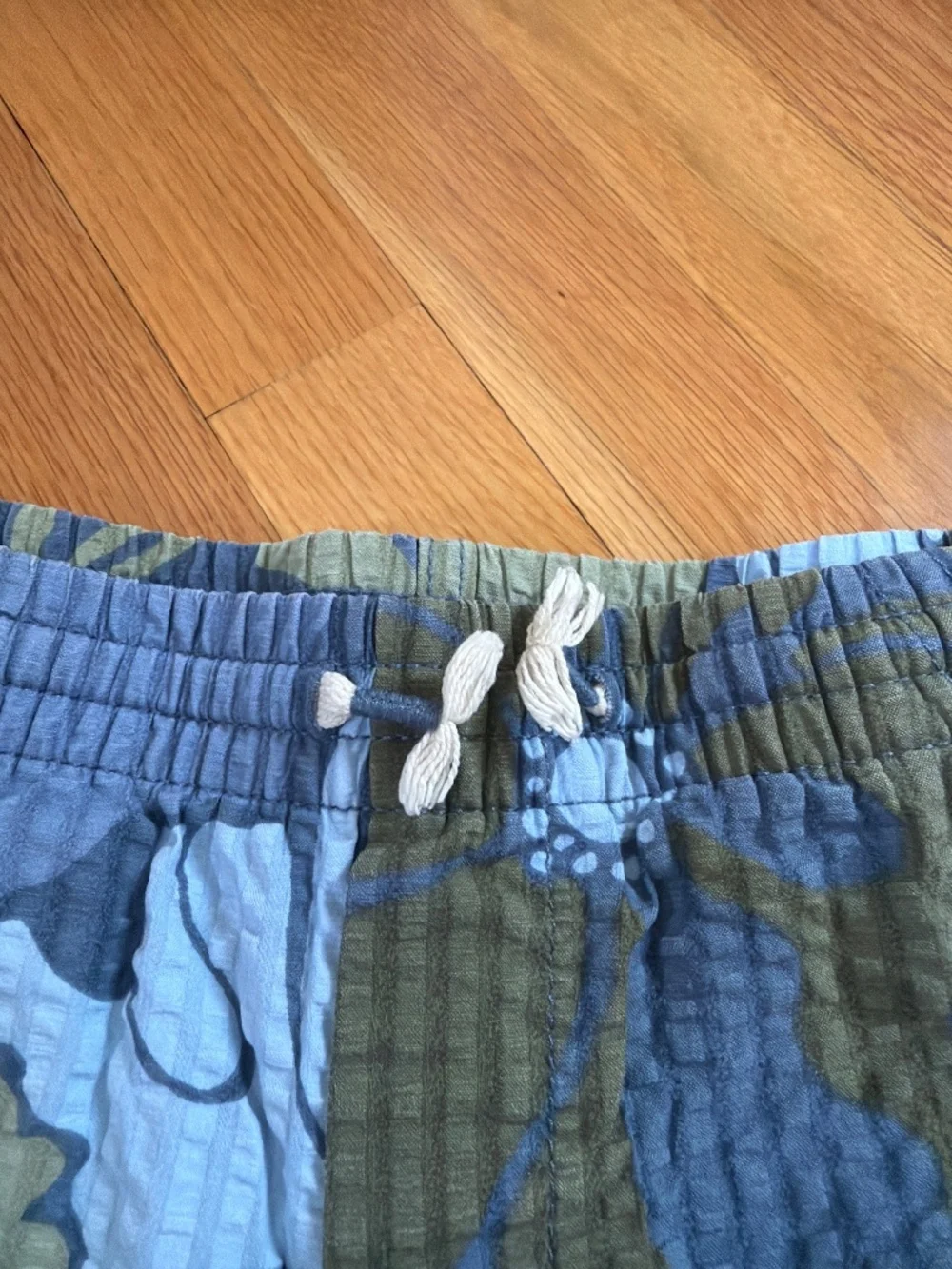 Gap boys seersucker floral shorts